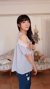 直播暴动人气款 🎀https://www.rubyscollection.com/l.php?4vgqd 这件照片看没有特别吸引 但是穿上身就不得了！！ 露肩设计整个把肉肉的手臂都遮住了 超级修饰的 模特儿直播当天完毕还直接带走了 可想而知真的很值得下手了吧 #RubysCollection #小编直播推荐款 | Ruby's Collection