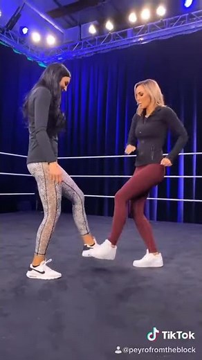 Billie Kay & Peyton Royce - Oh nanana
