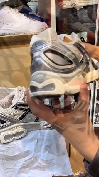 ASICS Gel-Nimbus 9 Cream Black - Style and Comfort