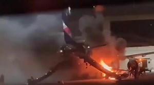 A terrifying incident unfolded at Sao Paulo’s Guarulhos International Airport (GRU) on December 5, 2025, when a LATAM Airlines Airbus A320 caught fire just before takeoff, prompting an emergency evacuation of all 180 passengers and crew on board. According to eyewitnesses, smoke rapidly filled the cabin, and flames were visible beneath one of the plane’s wings. The flight crew quickly ordered passengers to evacuate, deploying inflatable slides as travellers scrambled across the tarmac. Airport a