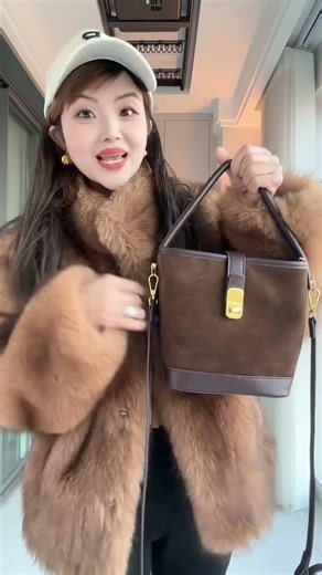 This versatile casual and practical exquisite small bag can be carried over one shoulder o