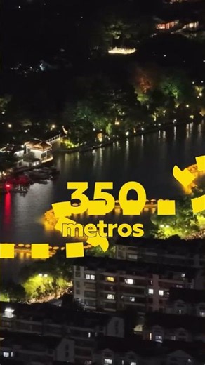 Enorme dragón de 500 metros de largo ilumina canales chinos