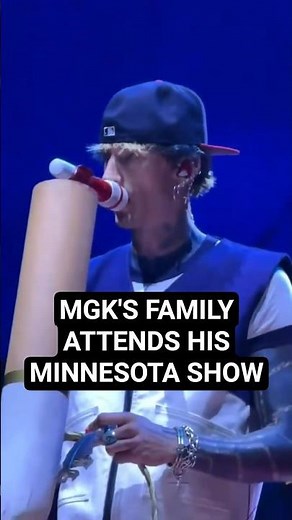 mgk: "Daddy's here" 😭 mgk's daughter, his mom, and his maternal family attended his Minnesota show❤️