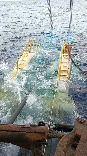 9.4K views · 49 reactions | Lay down pipe 8 inch on progress, block B Gas Vietnam at ENL Barge. #Offshore #pipeline #sea #ship | Dedi Irawan | Facebook