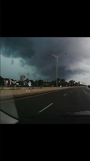 What is it like driving into a giant thunderstorm? How to survive a storm? #drivesafe #thunderstorm