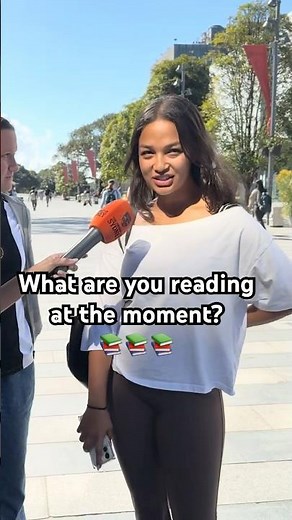 What are USYD students reading? 📖 BookTok hits Eastern Ave #USYD #BookTok #Reading