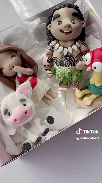 Create a Moana-Themed Cake with Fondant Techniques