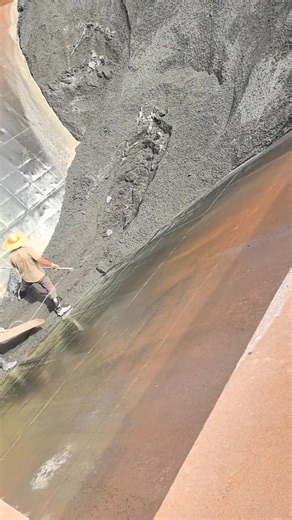 13 reactions | The process of workers unloading sand and gravel at the dock of the canal #Cargoship #Sand and gravel ship #Sand #Unloading #Loading and unloading ship #Crew #Phosphate rock #Ore #Pebbles | 丁掌柜 | Facebook
