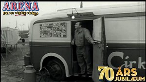 70 års jubilæum – sådan begyndte det 🎪 Fra Danmarks mindste til Nordens største cirkus. Hør Benny Berdino fortælle, om da Arne Berdino grundlagde Cirkus Arena og realiserede sin barndomsdrøm i 1955. Det var den gang Danmarks mindste cirkus, og som Arne yndede at sige "Et cirkus uden sensationer er også en sensation i sig selv". Hvis Arne i dag kunne se, hvad hans drøm er vokset til, ville han nok ikke tro sine egne øjne. I 2025 fejrer Cirkus Arena 70 års jubilæum som hele Danmarks cirkus med en
