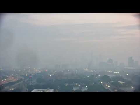 Timelapse shows wildfire smoke move into Chicago - July 16, 2026