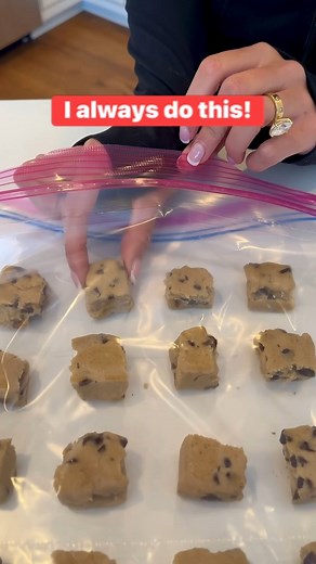 471K views · 1K reactions | Smart freezer storage technique for baked goods! #hacks #cooking #cookies #baking | Taylor Black | Facebook