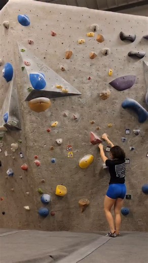 I used to recommend straight arm drills to new climbers all the time. Maybe you've been told this too. While this advice isn't bad, I've found this advice tells a climber what not to do: 🚫 rely on your arms But it doesn't do a good job of explaining what to do instead: ✅️ generate movement through your hips So, in addition to focusing on long arms during your climb, try adding froggy drills to your warm-up routine. In these drills, we intentionally load our legs by drawing our hips away from th