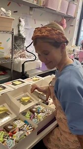 ✨ make my annual Halloween cupcakes with me - 20 boxes later 🎃 • • • #halloweencupcakes #beetlejuicecupcakes #spookysweets #halloweentreats #cuteandcreepy #customcupcakes #bakingfun #halloweeninspo #cupcakedecorating #spookyseason #halloweendesserts #trickortreat #cupcakeart #halloweenvibes #spookytreats #halloweenparty | Cake Days a Week