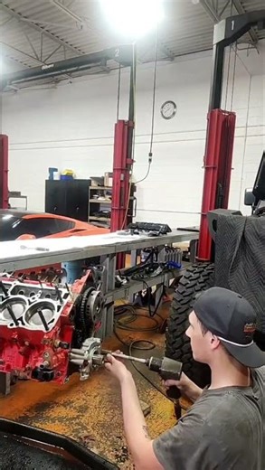 Hemi Teardown: Oil Pump Removal #auto #dothingsyoudontwanttodo #mechanic#theothersideofmakebelieve