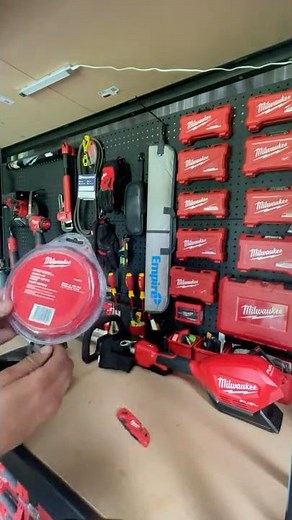 Loading line into the Milwaukee power head line trimmer