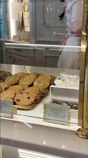 The Cake Bake Shop Bakery - Desserts at Disney's Boardwalk - Walt Disney World - ‪@PapaBestNick‬
