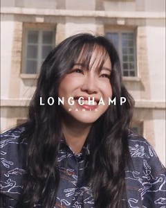品牌大使金世正，於本季展現法式學院風的精神。 Director: Elaine Constantine Movement Director: Paul Sadot #LongchampUniversity 探索全新系列：https://ow.ly/I45B50QyGaG | Longchamp
