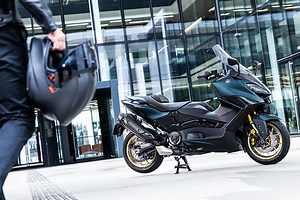 2022 YAMAHA TMAX/Tech Max 560台灣發表，售價53.5/56.5萬：預購送萬元購車金、減震拉桿