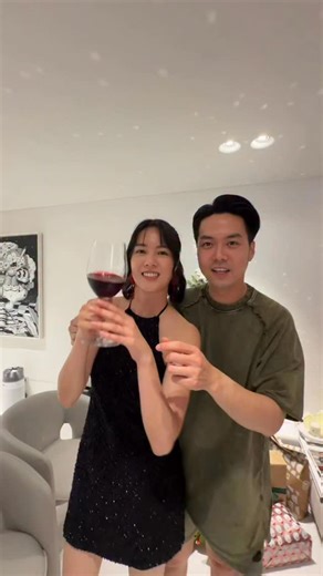 Tay Ying 郑颖 on Instagram: "Hosted our first Christmas party at #OurFirstWU 🎄✨ A big shoutout to @howscatering for the very sumptuous self-heating feast! 😋 Thank you to our game master @chenhanwei1969 and everyone else for the fun night! Looking forward to 2026 Christmas already 😜"