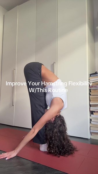 Improve your hamstring flexibility with this incredible (and easy) routine!💛 all exercises from @Bend Each exercise 30secs/ 45secs. Repeat for 2 times 🙌🏼 #hamstringflexibility #Flexibility