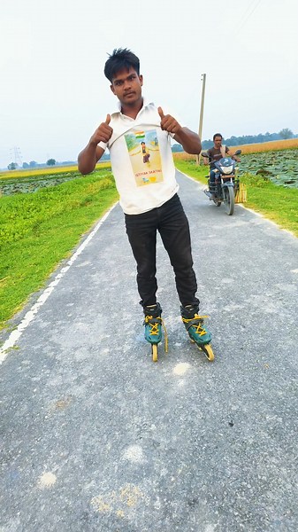 skating stunt don't try without any training #skating #skills #skater #skateboarding #shortsfeed
