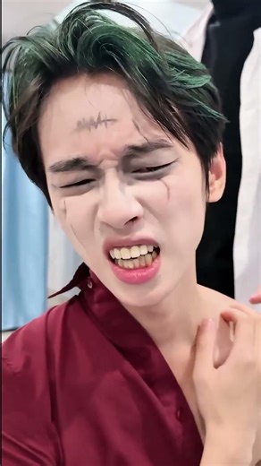 Harley Quinn used a QR code to ask for help#kpop#cosplay