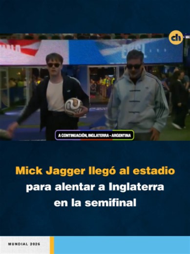 🎬⚽ Sorpresa en la previa de la semifinal. Charlie Heaton, el actor inglés que interpreta a Jonathan Byers en “Stranger Things”, fue el encargado de ingresar la pelota oficial del partido junto a Ezequiel “Pocho” Lavezzi, en una de las imágenes más llamativas antes del comienzo del duelo entre Argentina e Inglaterra. 🔗 www.elchorrillero.com #StrangerThings #Argentina #Inglaterra #Mundial #ElChorrilleroSL