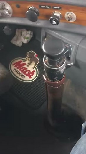 Old school Mack r600 12 speed