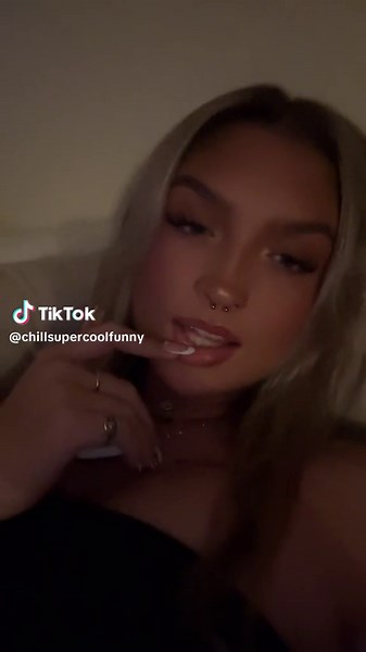 Creative Hand Gestures and Jewelry Style Ideas