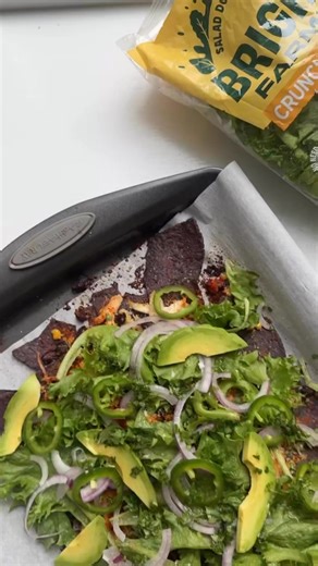 Run, don’t walk to Hannaford. Upgrade your breakfast with BrightFarms fresh, pesticide-free greens 🥗🍳 | BrightFarms