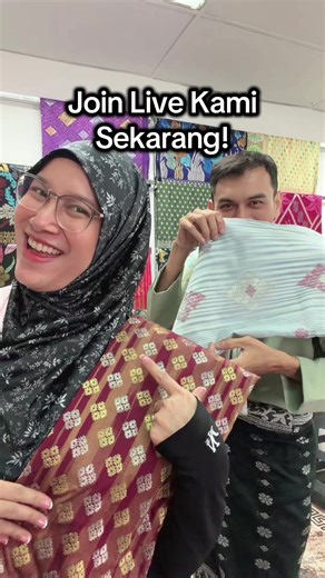 Dah ready ke sampin raya tahun ni? Tema color apa? Jom join live kami sekarang tengok sampin mix match 😇. #akaksampin #sampintenuntangan #sampinterengganu #sampintenun #sampinexclusive