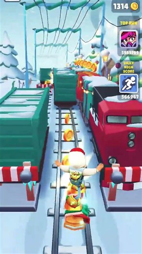subway surfers north pole gameplay running with super jump board 🛹#gaming #ytshorts