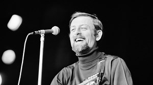 Durham Town folk singer Roger Whittaker famed for expert whistling dies aged 87