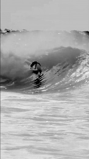 Gnarly shore-break at the Wedge, Newport Beach, Ca. 🌊 🏄‍♀️ 🙌
