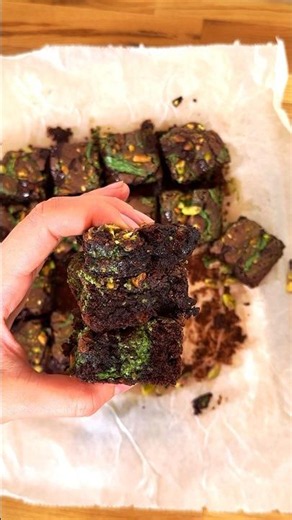 Rich & Fudgy Pistachio Brownies 🍫💚 Easy Gluten-Free Recipe