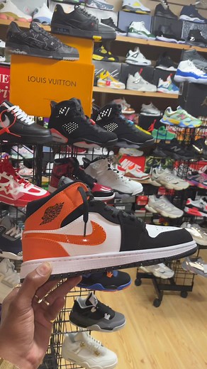 11 comments | (919)5197633”SHATTERED BACKBOARD RETRO 1”SIZES:7-12(No 10)AVAILABLE NOW AT ENDLESS STYLES SNEAKER BOUTIQUE,LOCATED AT 2500 GUESS RD.SUITE 1 DURHAM,NORTH CAROLINA///BUSINESS HOURS ARE FROM 11:00am-5:00pm MONDAY-FRIDAY///SATURDAYS 11:30am-3:30pm///SUNDAYS APPT.ONLY///SHIPPING IS ALSO AVAILABLE @highlight | Derris Batiste | Facebook