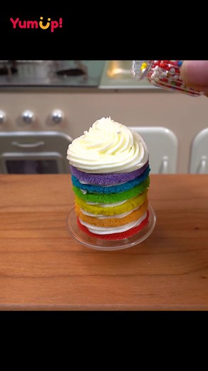 Creating Miniature Rainbow Cakes: A Fun and Colorful Tutorial