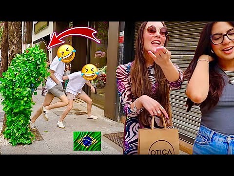 Pegadinha: Homem Moita Assustando Pessoas Em São Paulo - Bushman Prank