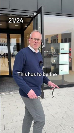 21/24 – We are looking for the biggest Leica. #Leica #LeicaCamera #LeicaAdventskalender