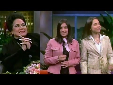 2009: Flor Silvestre presenta a sus nietas Susana Aguilar y Majo Aguilar, hijas de Toño Aguilar