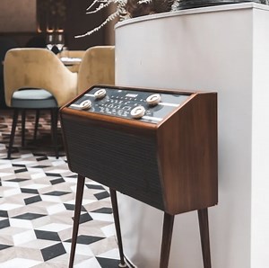 Les Doyens : rénover son vieux poste TSF et le transformer en enceinte sans fil