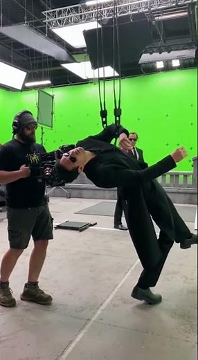 BTS Magic: How the 'The Matrix' Bullet-Dodging Scene was made!