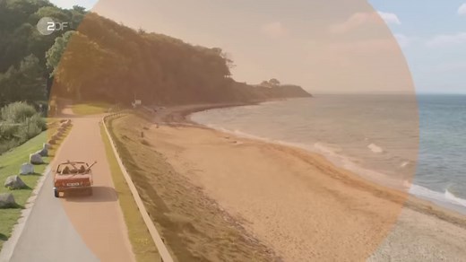 NEUES HERZKINO AM WOCHENENDE Amy Harding will die verwahrloste Blumenfarm ihrer Großeltern auf den Scilly Islands wieder zum Blühen bringen. Ihr Mann John nimmt jedoch eine Stelle als Literaturprofessor an der Universität Plymouth an. Ausgerechnet dort lebt Amys Mutter Maggie, zu der ihr Verhältnis sehr belastet ist… #Pilcher | Herzkino im ZDF