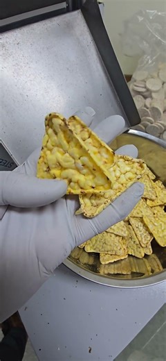 Demo of Triangle Corn chips machine SYP5310T by 100% corn #food #snacks #popcorners #cornchips