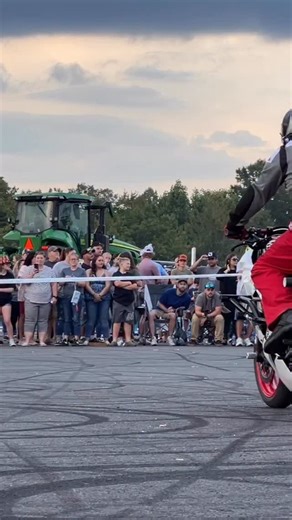 2.2K views · 25 reactions | Two wheel smoke show! @shinko.global #smoke #freestyle #burnout #show #showtime #fun #performance #zx6r #ride #motorcycle #reels #reelsinstagram #explorer #explorepage✨ | Jesse Toler | Facebook