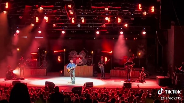 Experiencing Billy Currington Live in Concert