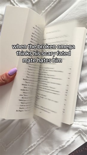 📚 The Alpha’s Getaway by Savanna Rose is a dark MM paranormal romance releasing on 27th March 2026 Pre-orders are now available! 💜 paranormal wolf shifters 🤍 fated mates 💜 forbidden love 🤍 alpha x omega 💜 forced proximity 🤍 touch him and … 💜 mental health rep 🤍 dual pov #mmromancebooks #paranormalromancebooks #booktokromance #mmromancereads #gayromancebooktok