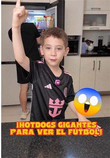 Carlitos y yo les preparamos HOT DOGS futboleros! ⚽️ ⚽️⚽️🏆🏆🏆 | hot dogs