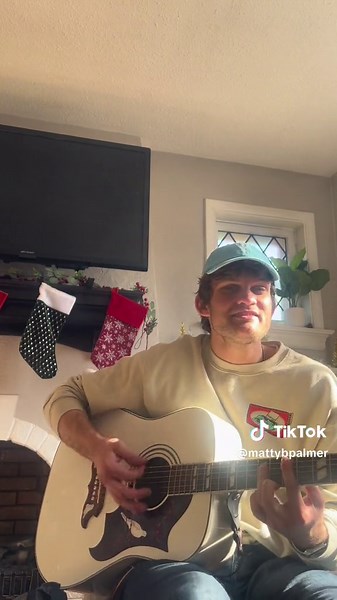 ITS CHRISTMAS TIME #mistletoe #kiss #justinbieber #love #singing #christmas