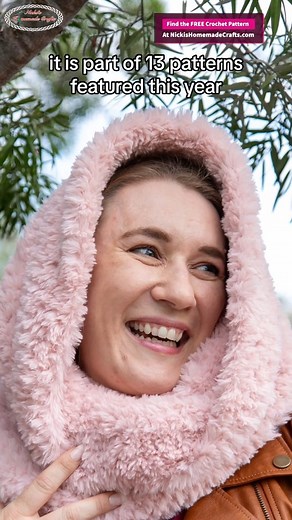 The Faux Fur Snood pattern is so cozy and easy to make! You can get the kit here: https://shrsl.com/48f1j You can also get the free pattern here: https://www.nickishomemadecrafts.com/faux-fur-crochet-snood/ Clicking these links gives us some pennies to help keep the yarn flowing. | Crochet Patterns & Tutorials by Nicki's Homemade Crafts